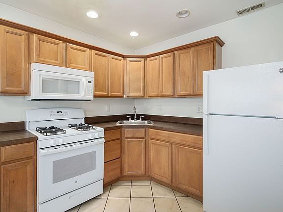 4th image of 3619 Helen St #A