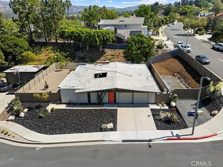 1131 N Encanto St — Photo 32