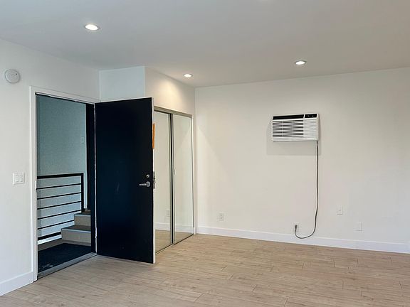 5th image of 1212 N Gower St APT 300