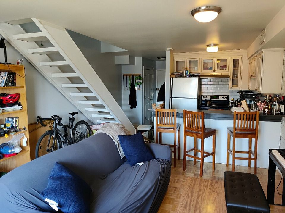 1st image of 2828 N Burling St APT 405