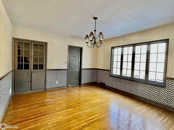 3rd image of 901 E Highland Ave