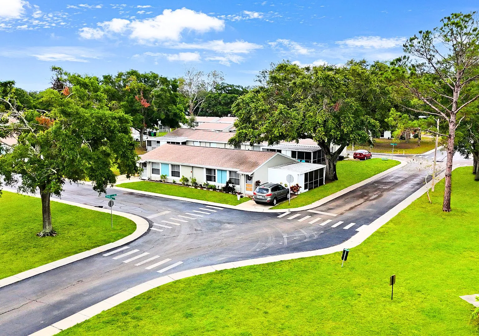 Palm Lake Village Apartments — Photo 1