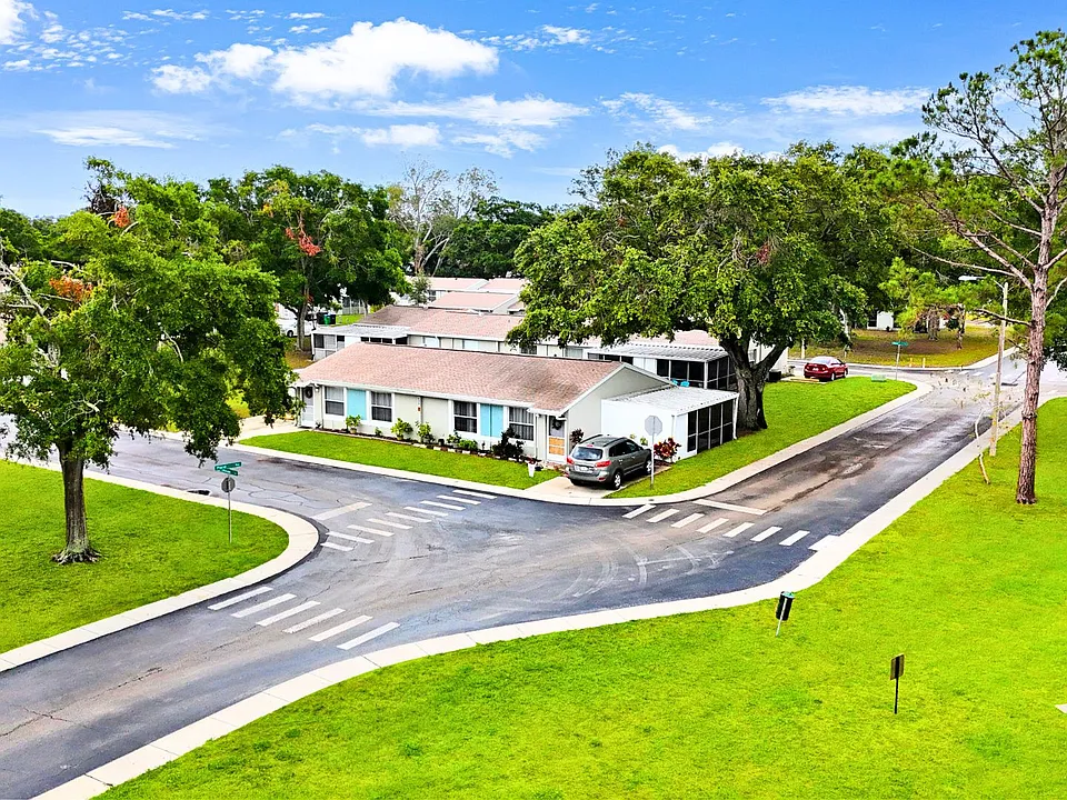 Palm Lake Village Apartments