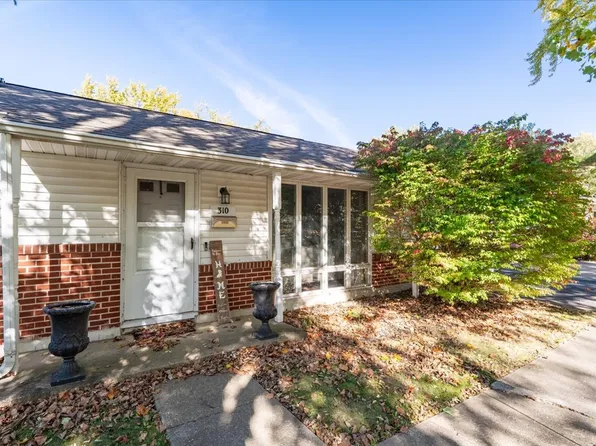 310 Rowe Dr, Bloomington, IL 61701