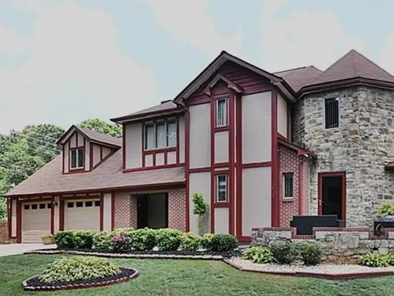 6101 Hampton Meadows Ln — Photo 1