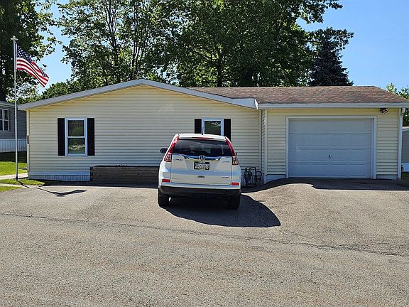 Exterior Image-11-Commodore 123 Sunny Acres