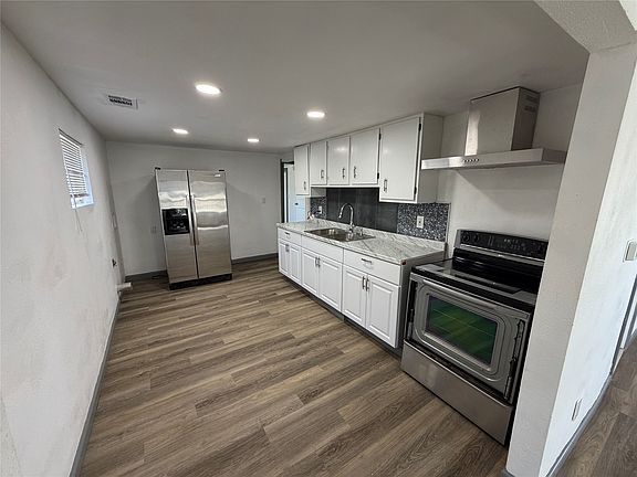 5th image of 1403 SE Martin Luther King Jr St