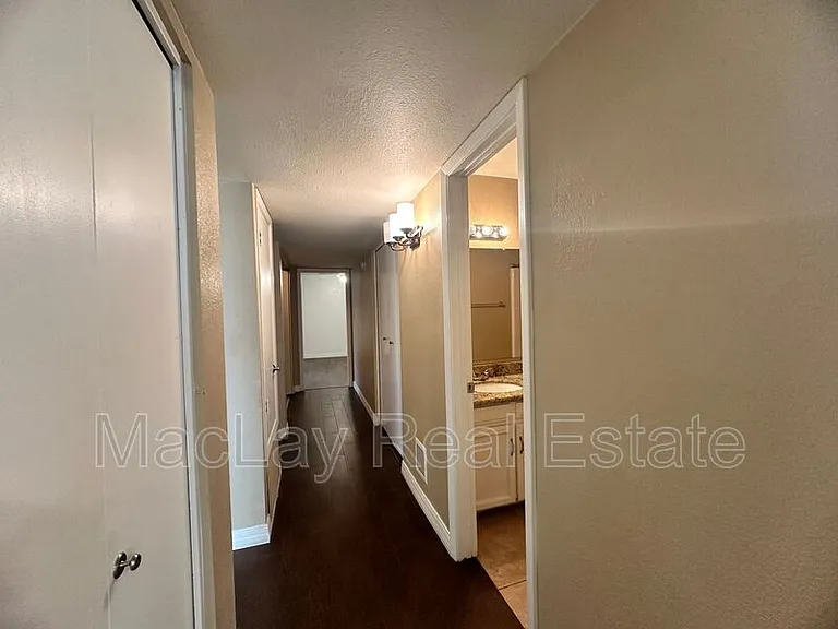 963 N Revere — Photo 19