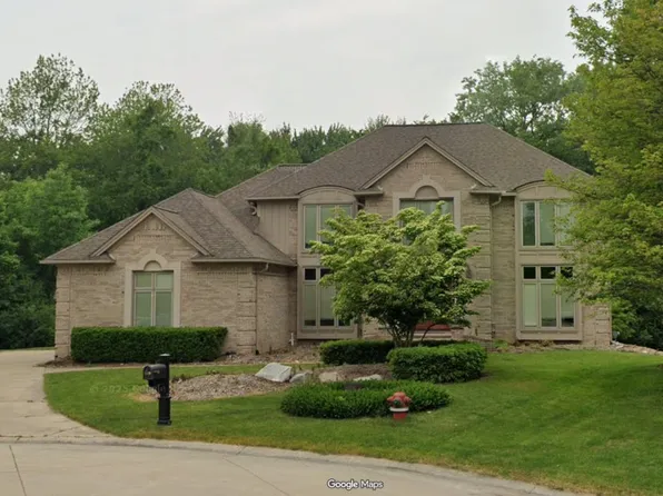 1310 Muirwood Ct, Rochester Hills, MI 48306