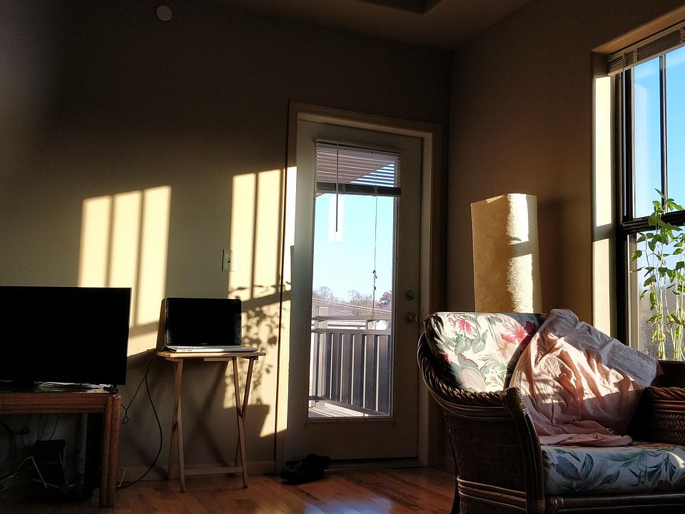 2nd image of 821 E Jefferson St Unit 16