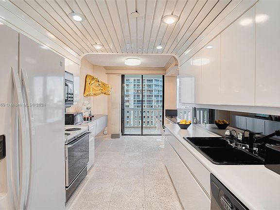 5th image of 3000 Island Blvd APT 1405