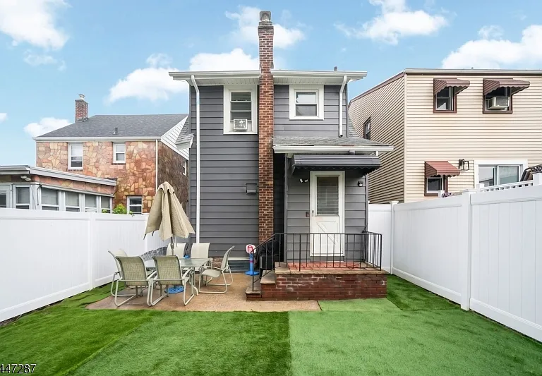 73 Ilford Ave — Photo 15