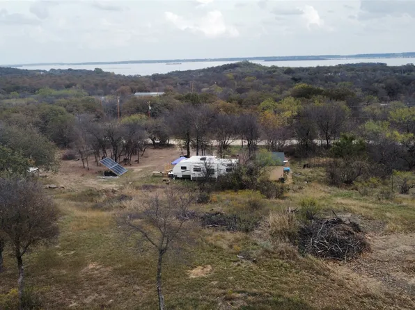30 Lark Hill Ct, Bridgeport, TX 76426