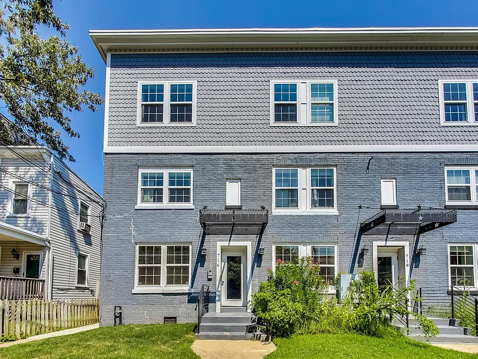 716 Jackson St NE #2