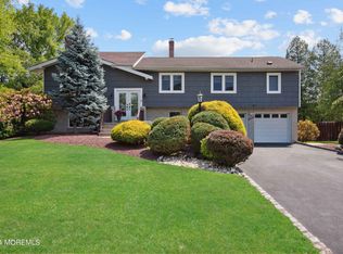 7 Birmingham Dr, Manalapan, NJ