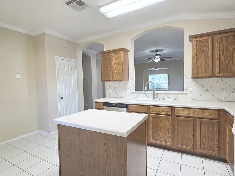 307 Golden Gate Dr — Photo 7