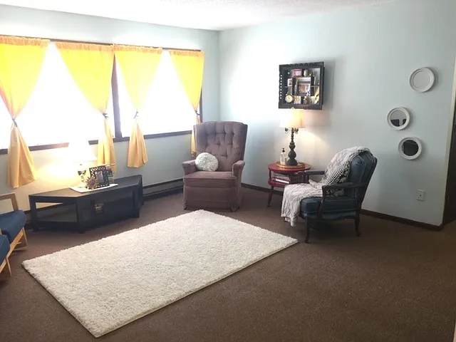 316 Wilson St W — Photo 14