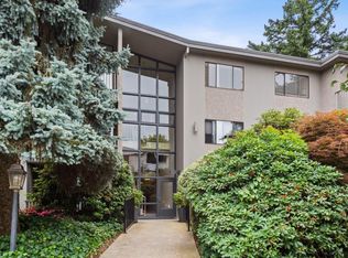 9901 NE 4th St APT 3, Bellevue, WA 98004