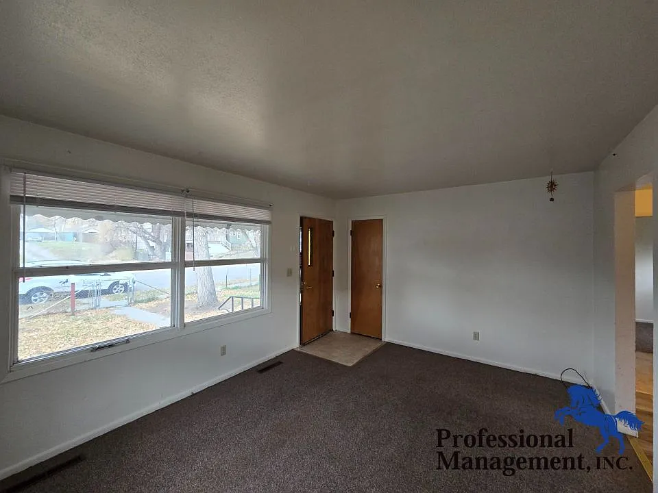 2 bed, 1.0 bath, 720 sqft, $1,095 — Photo 2