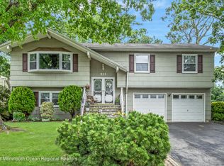 511 Oakview Dr, Toms River, NJ 08753