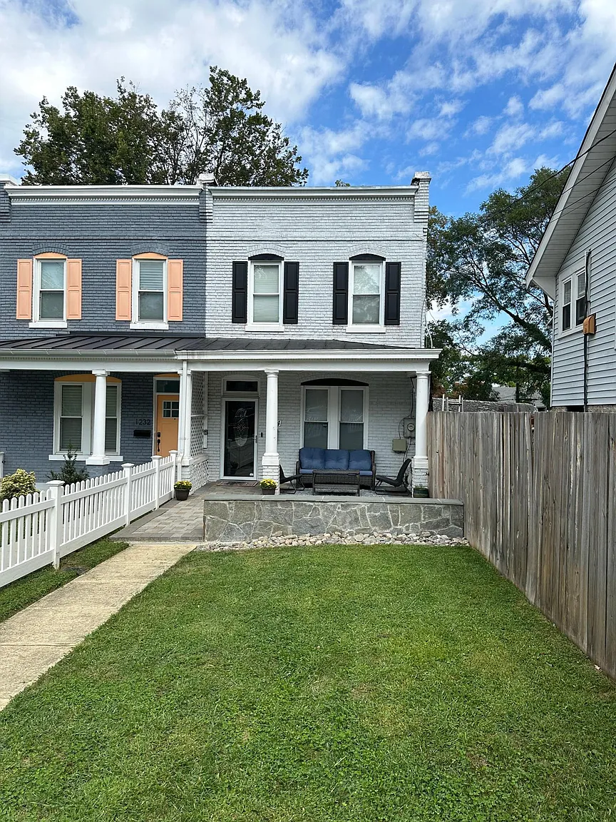1234 Perry St NE photo 1