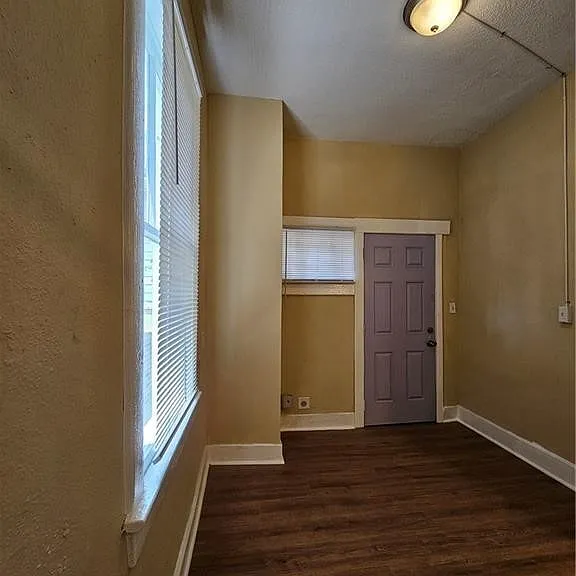 714 W 38th St — Photo 20