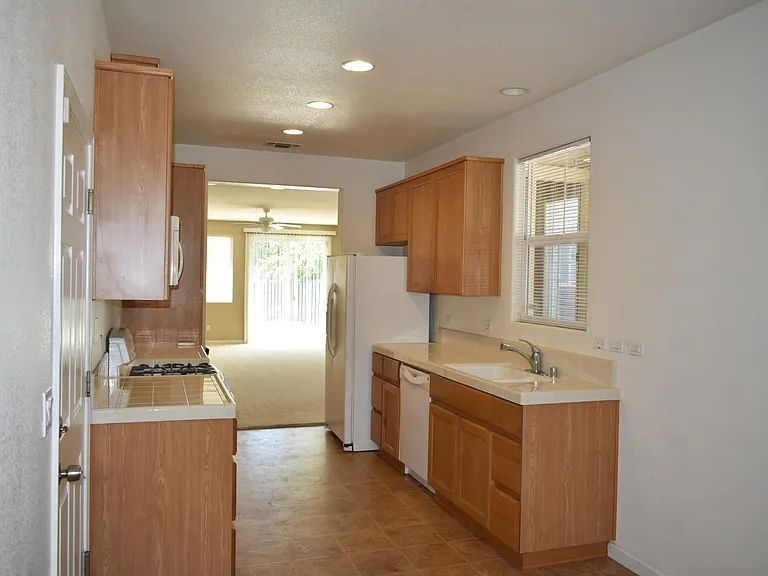 484 Beckman Way — Photo 20