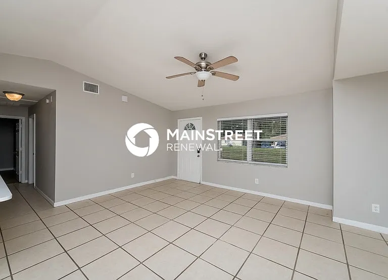 828 Trina Ln — Photo 2