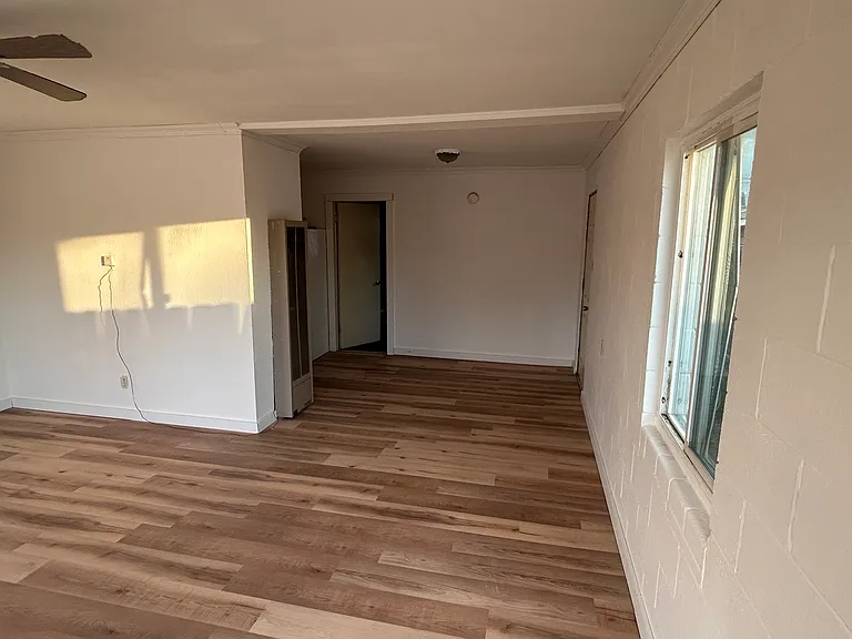 621 W Apache St #1/2 — Photo 2