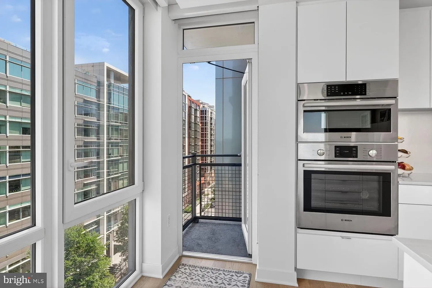 2 bed, 1025 sqft, $4,000 — Photo 4