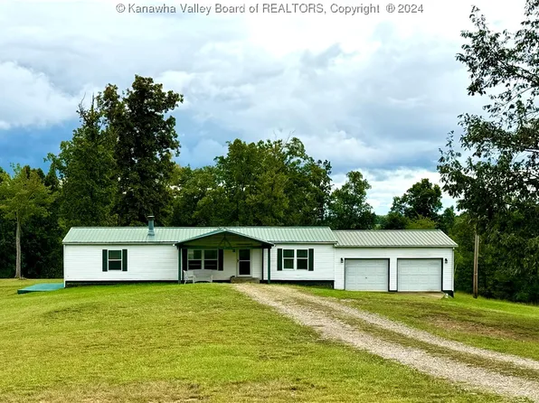 314 Charlotte Dr, Leon, WV 25123