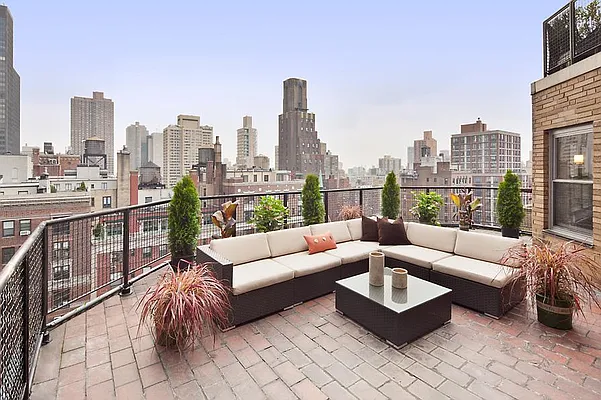 Sold by Town Residential | media 22