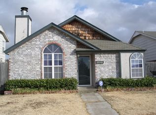 2140 Briarcliff Dr, Moore, OK 73170