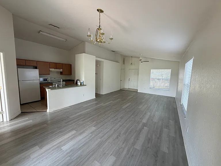 120 Eagle Point Blvd — Photo 3