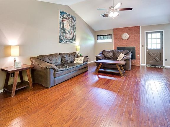 3rd image of 1514 W Gum St