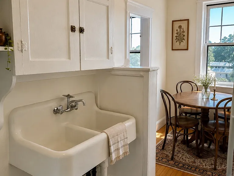40 Linnaean St #12A — Photo 4
