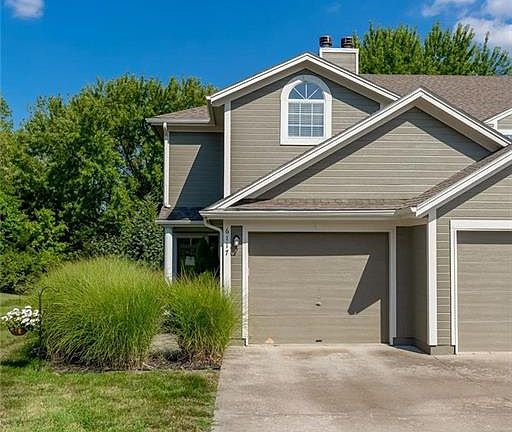 2nd image of 6117 NE Moonstone Ct #21A