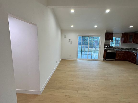 3rd image of 6751 Klondike Ave