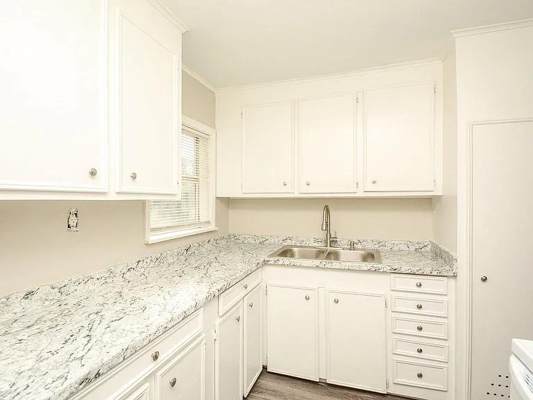 713 Wafer St — Photo 9