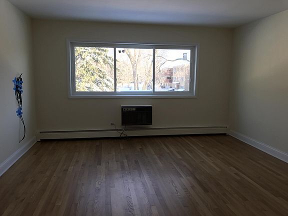 3rd image of 734 Dempster St