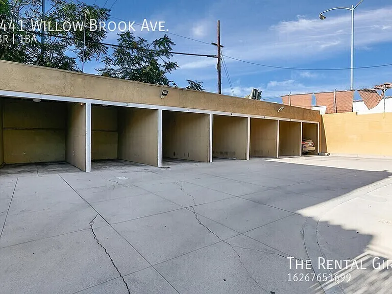 4441 Willow Brook Ave — Photo 7