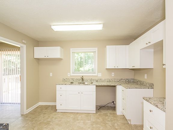 5th image of 6410 Ashdale Dr