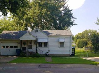 1811 W 4th St, Dixon, IL 61021