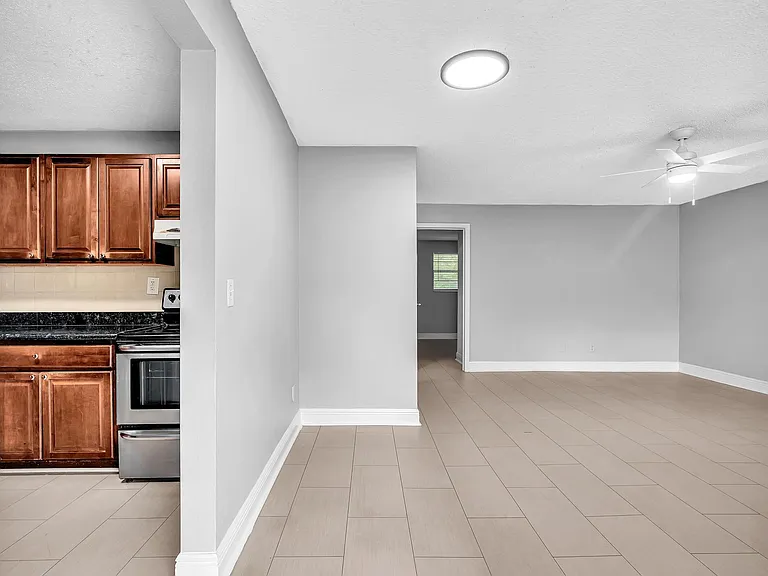 626 SW 14th Ave #204 — Photo 25
