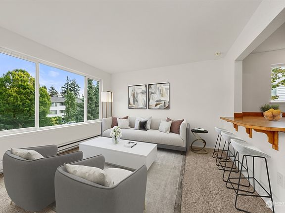 4th image of 20301 19th Avenue NE #611
