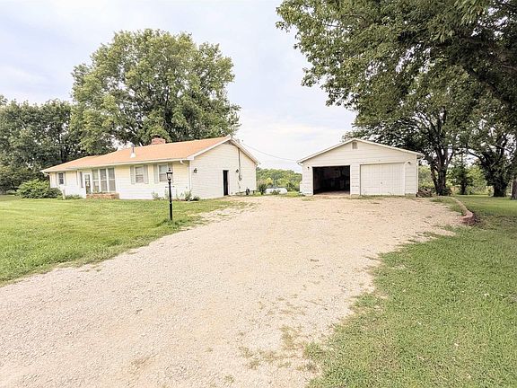 3rd image of 22555 Sunset Dr