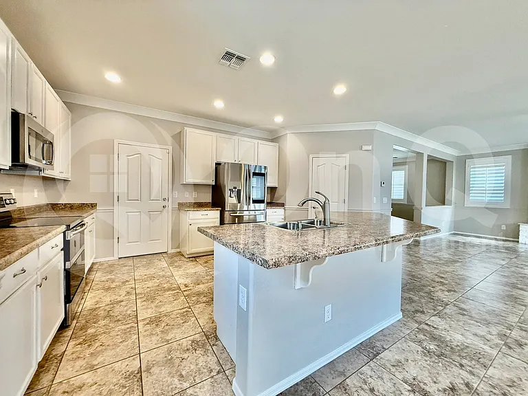 12025 W Avenida Del Rey — Photo 7