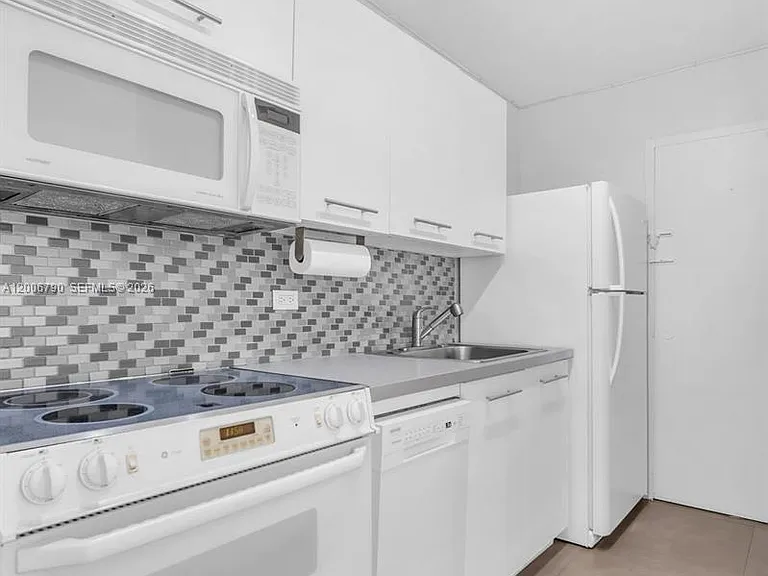 5313 Collins Ave #204 — Photo 13