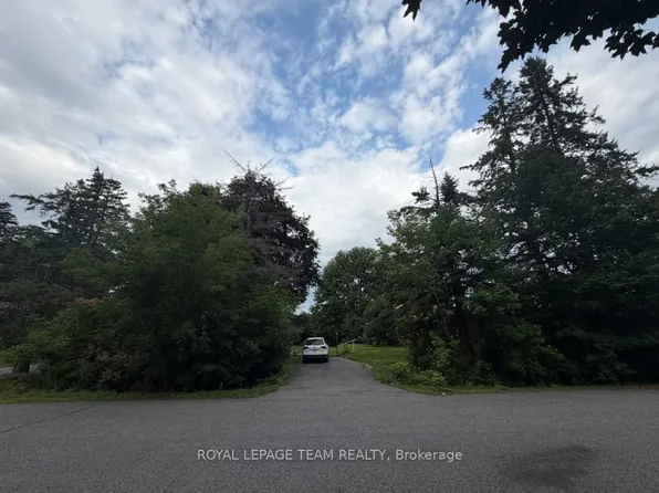 3044 Otterson Dr, Ottawa, ON K1V 7B2