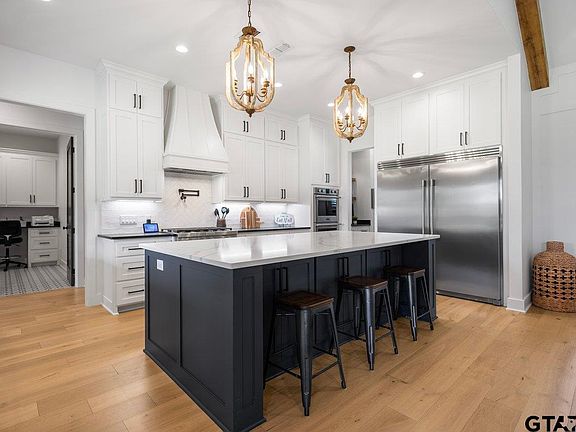 3rd image of 21517 Castle Rock Cir